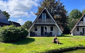 Vakantiepunt 142 - Moderne vakantiewoning aan het water!